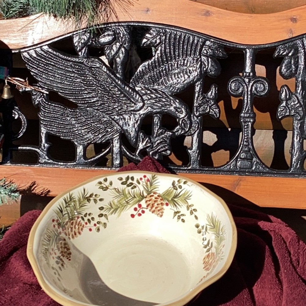 🌲 CERAMIC PINE & BERRIES 13” BOWL SALAD 🥗 PINECONE Large BOWL VNPLVC